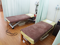 落ち着いた雰囲気の施術スペース